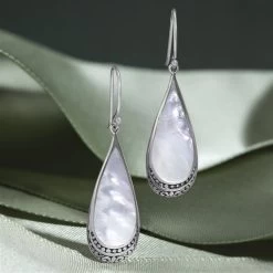 Shell Games Earrings (Mother-of-Pearl)