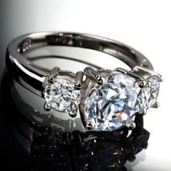 DiamondAura 3-Stone Classique Ring -Accessories shop, one for all. w5126 2 800